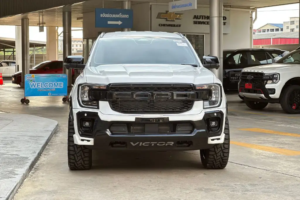 Ford Everest Sport สีขาวมุก