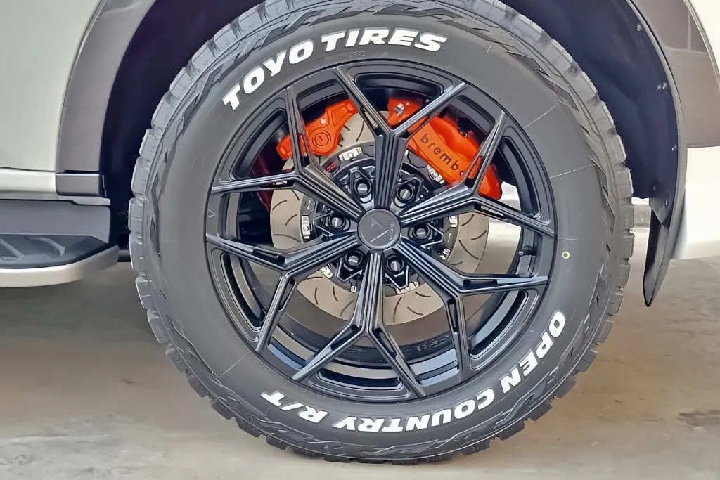 Ford Everest Wildtrak ขาวมุก ยาง TOYO เบรคแบมโบ้