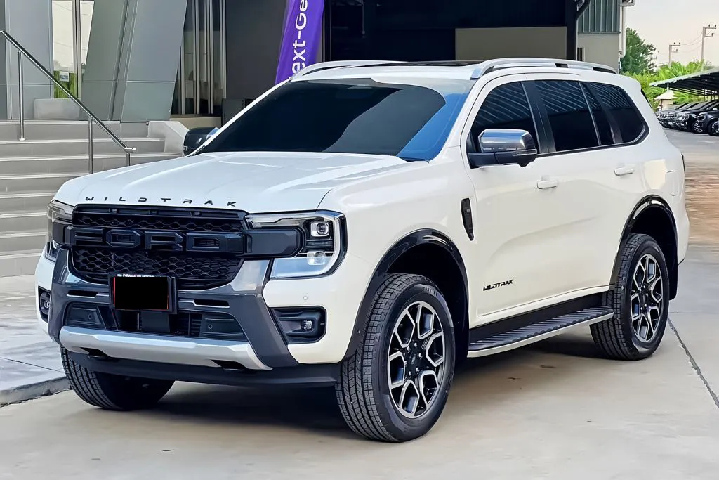 Ford Everest Wildtrak ขาวมุก ใส่กระจังหน้า FORD