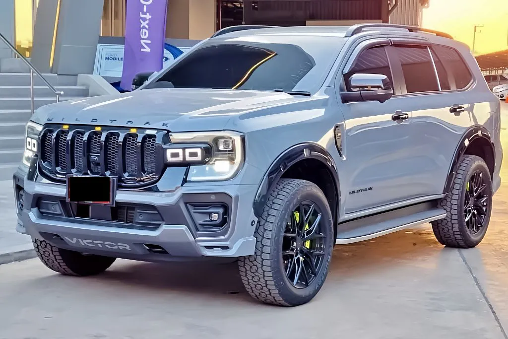 Ford Everest Wildtrak แร๊ฟสีเทาแรมโบ พร้อมชุดแต่งรอบคัน