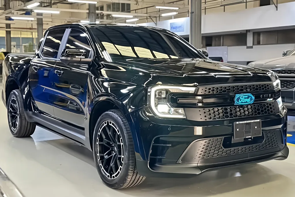 Ford Ranger MS-RT สีดำ ด้านหน้า