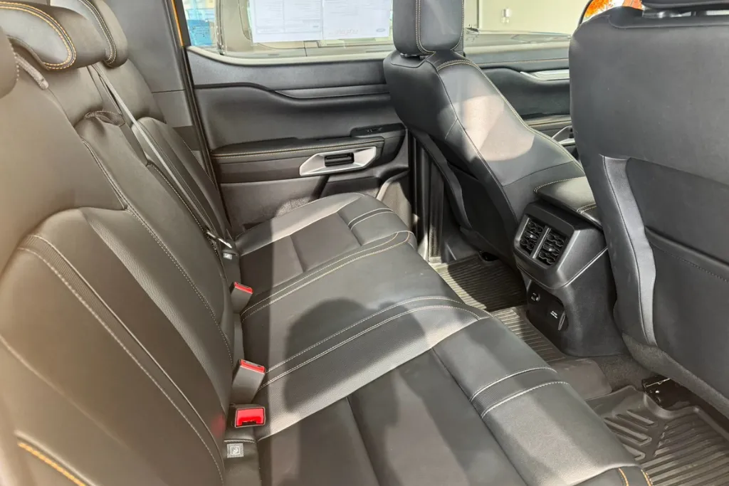 Ford Ranger Wildtrak V6 3.0L 4x4 AT ด้านหน้ารถ