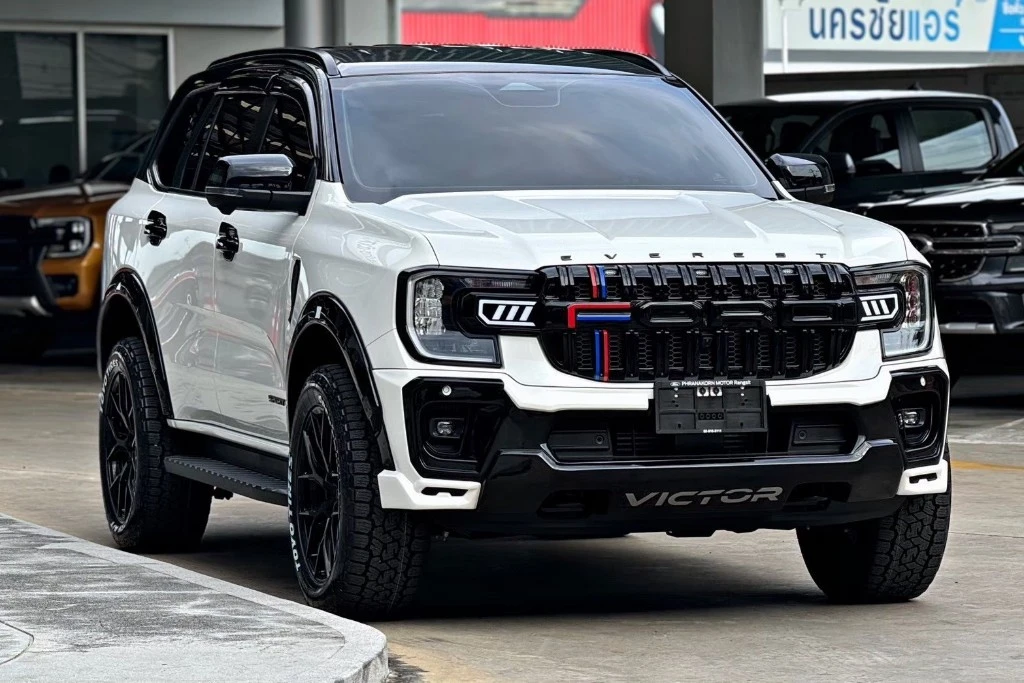 Ford Everest Sport สีขาวมุก ชุดแต่ง Victor มาพร้อม กระจังหน้า BM