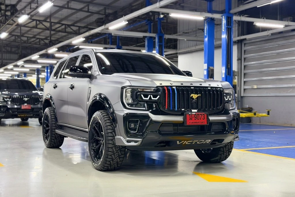 Ford Everest Sport ชุดแต่ง Victor สีเทา