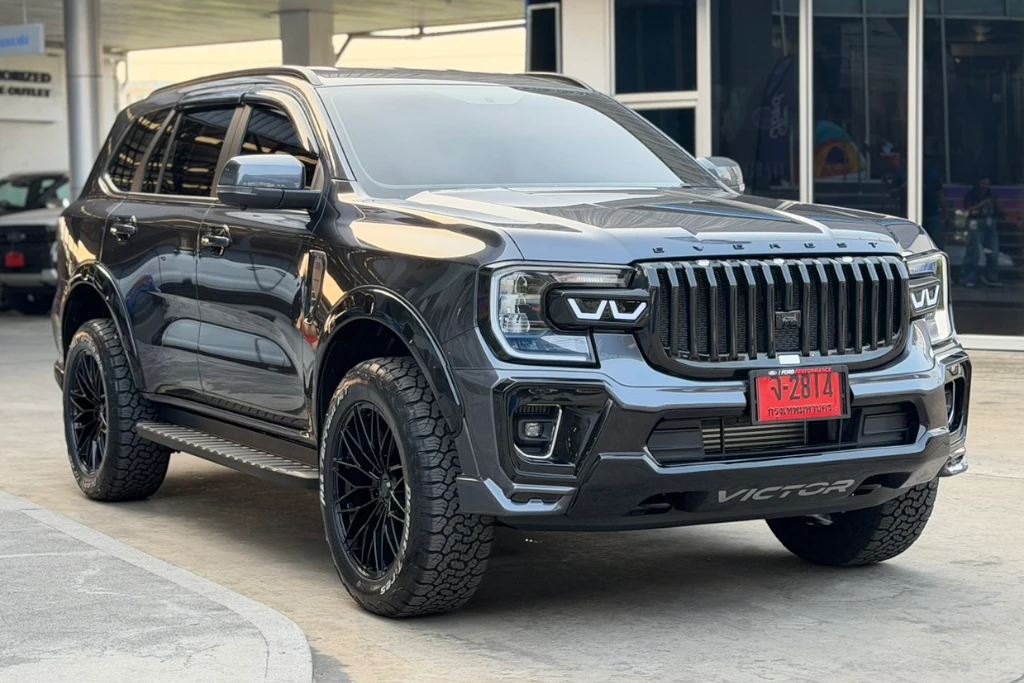 Ford Everest active สีเทา ด้านข้าง Victor กระจังหน้า Victor