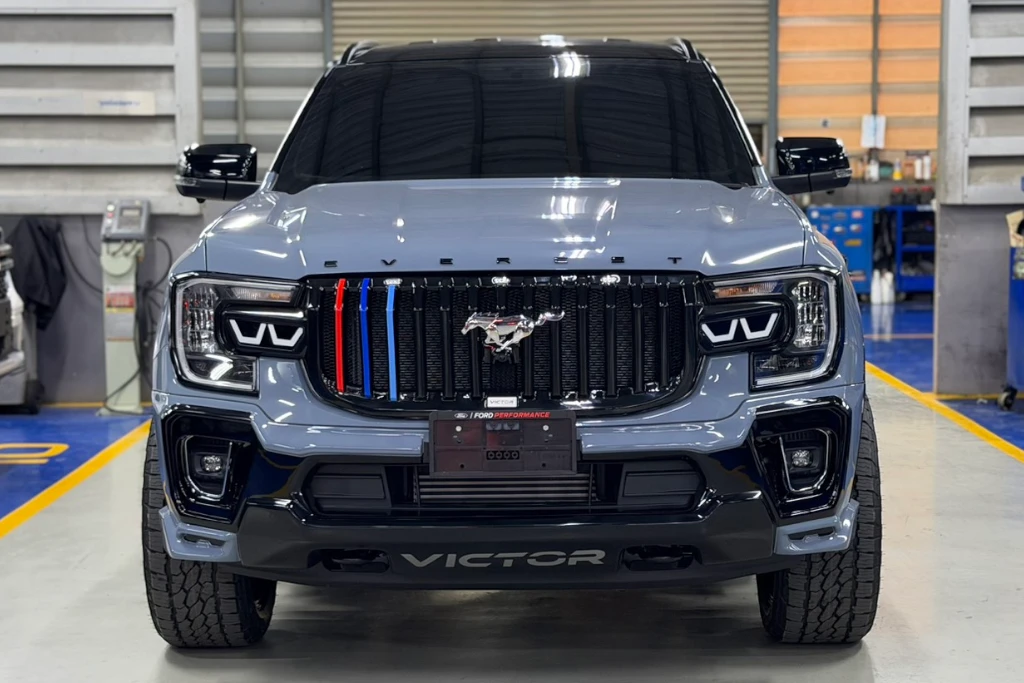 Ford Everest active สีเทาแรมโบ ด้านหน้า Victor กระจังหน้า ม้า