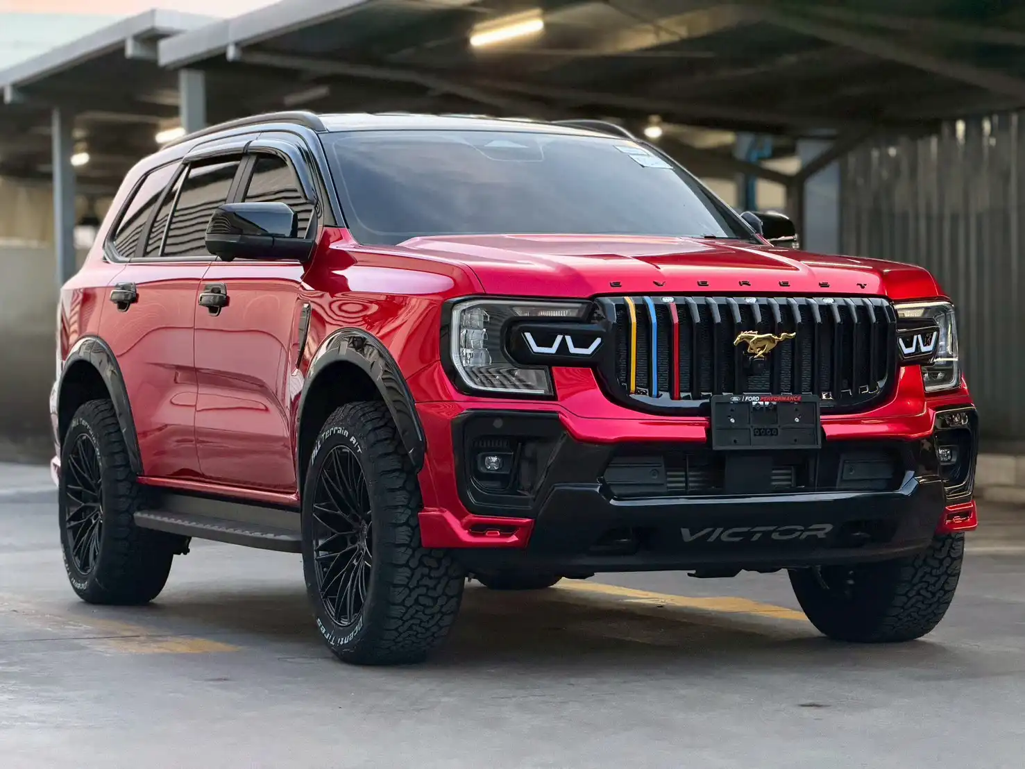 Ford Everest สีแดง ชุดแต่ง Victor