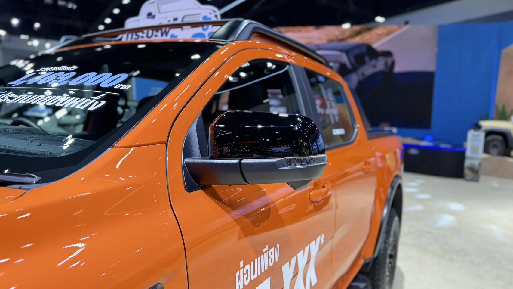 Ford Ranger DBL Wildtrak X สีส้ม กระจกข้าง