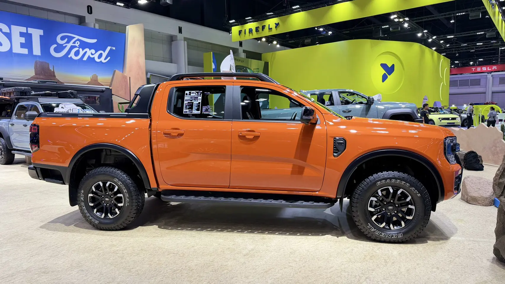 Ford Ranger DBL Wildtrak X สีส้ม ด้านข้าง