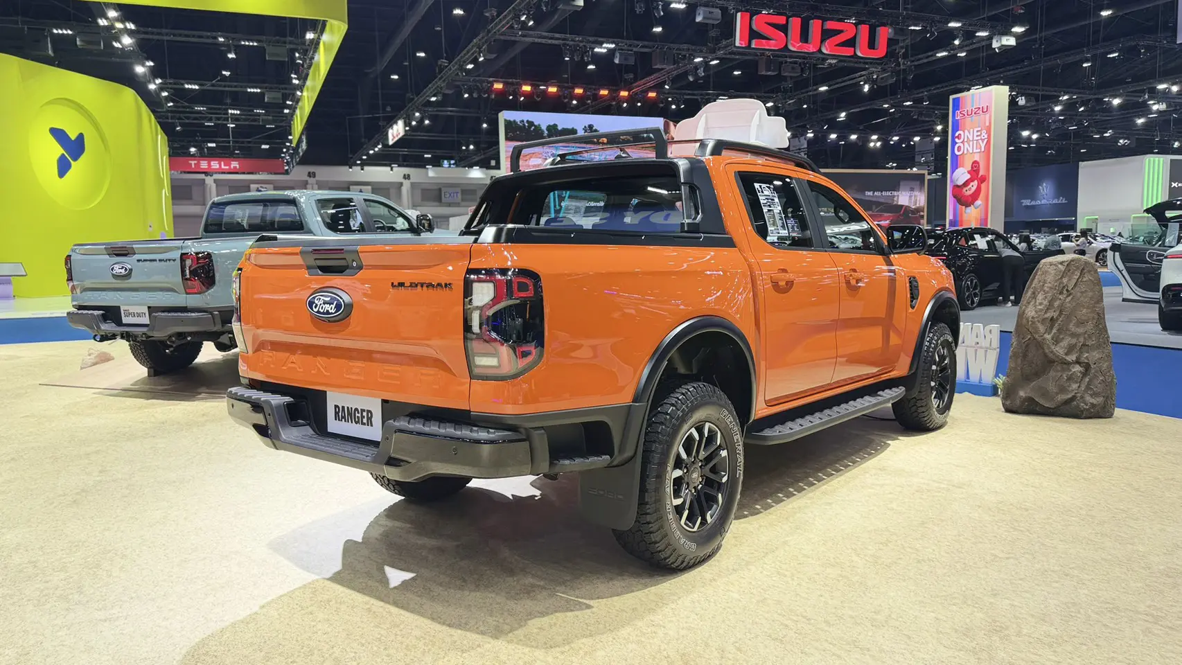 Ford Ranger DBL Wildtrak X สีส้ม ด้านหลัง