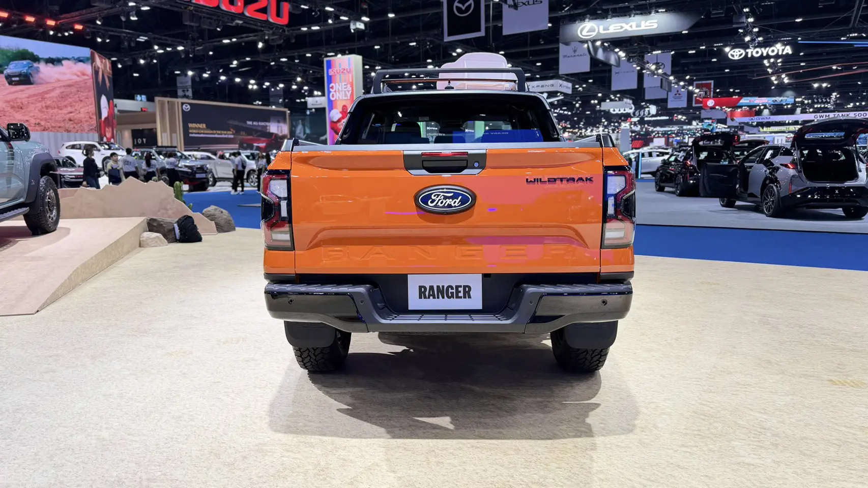 Ford Ranger DBL Wildtrak X สีส้ม ไฟ LED ด้านท้าย