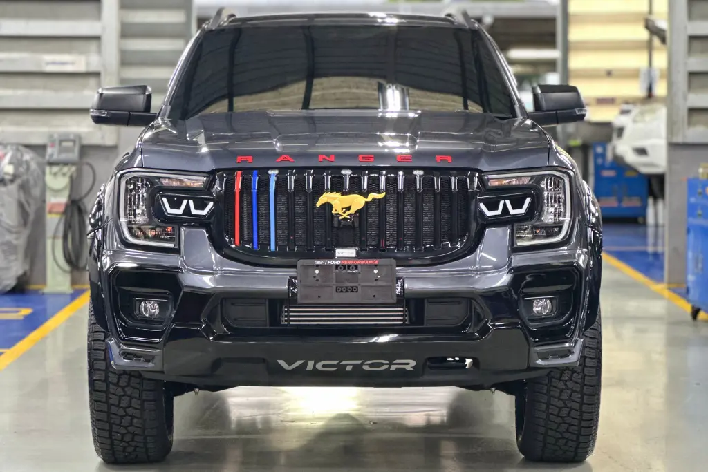 Ford Ranger DBL XLS 10AT สีเทาดำ ใส่ชุดแต่ง victorด้านหน้า