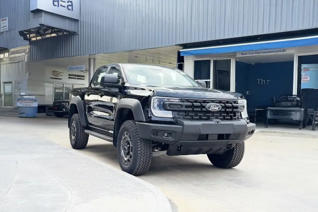 Ford Ranger Super Duty สีดำด้านหน้า