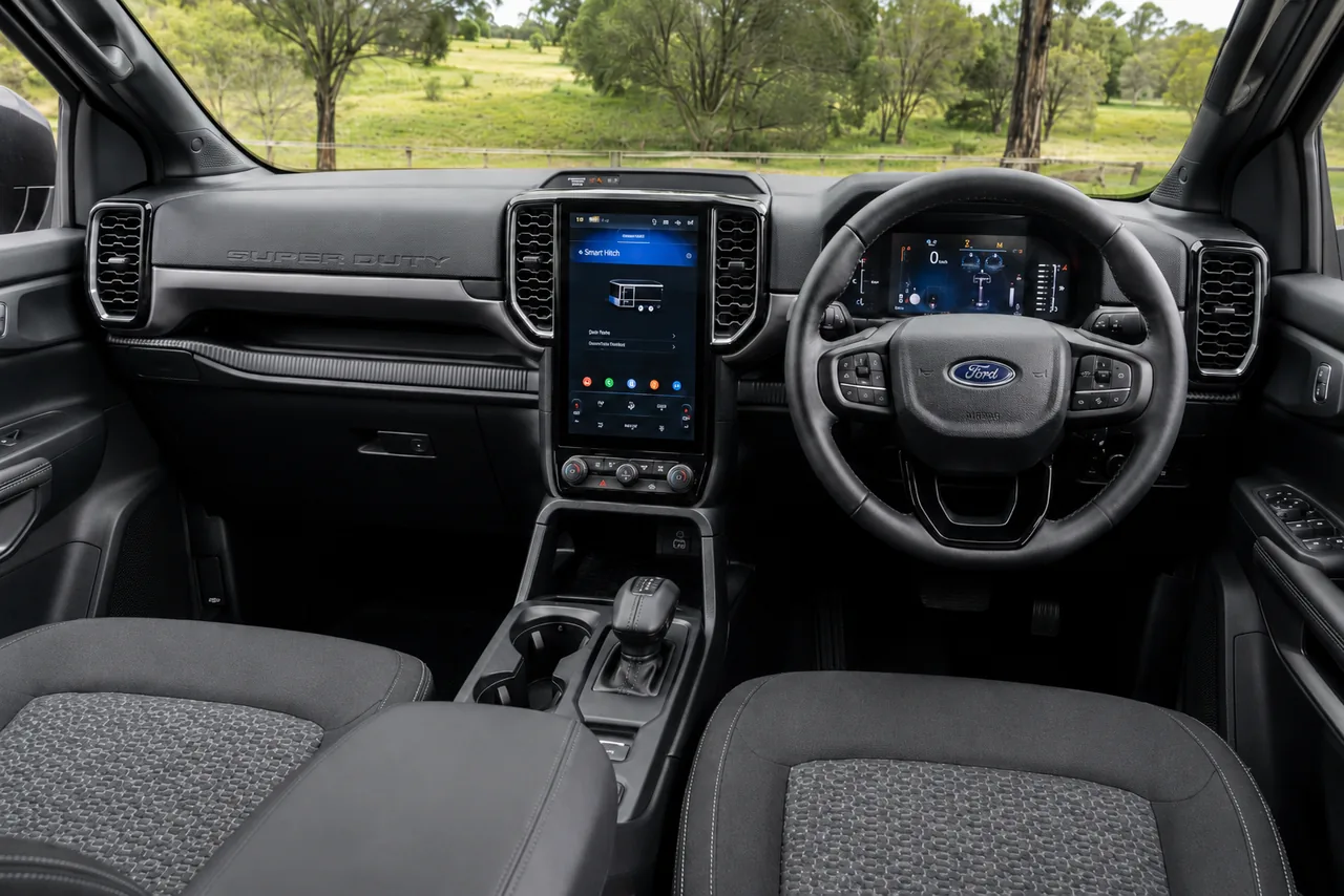 ภายใน Ford Ranger Super Duty 2026 จอ SYNC 4A ขนาด 12 นิ้ว พวงมาลัยและคอนโซล