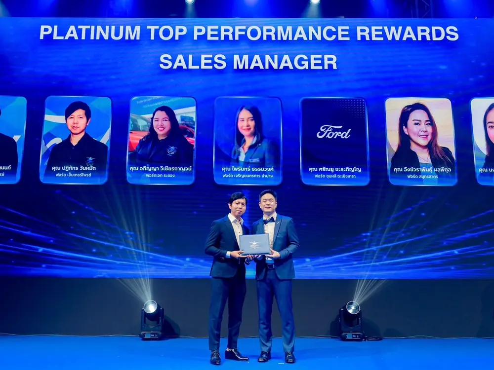 คุณซีน รับรางวัล Platinum Top Performance Rewards ประเภท Sales Manager จากฟอร์ด