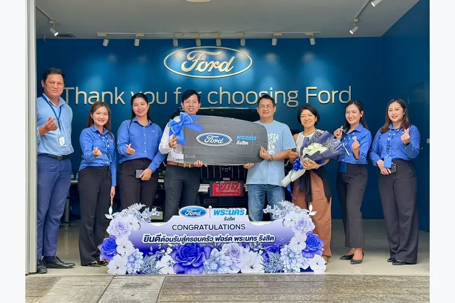 ลูกค้ารับมอบรถ Ford คันใหม่กับคุณซีนและทีมงานฟอร์ดพระนครรังสิต ภาพที่ 1