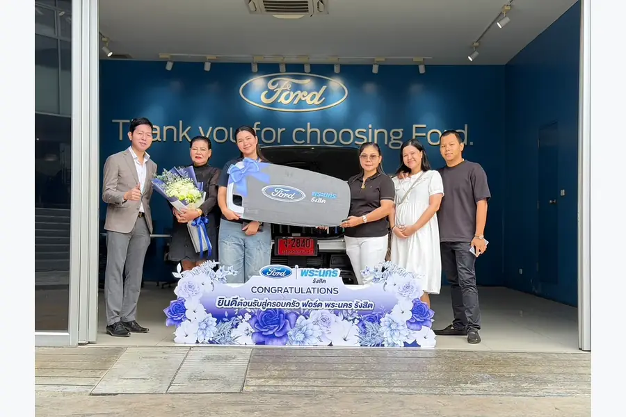ลูกค้ารับมอบรถ Ford คันใหม่กับคุณซีนและทีมงานฟอร์ดพระนครรังสิต ภาพที่ 5