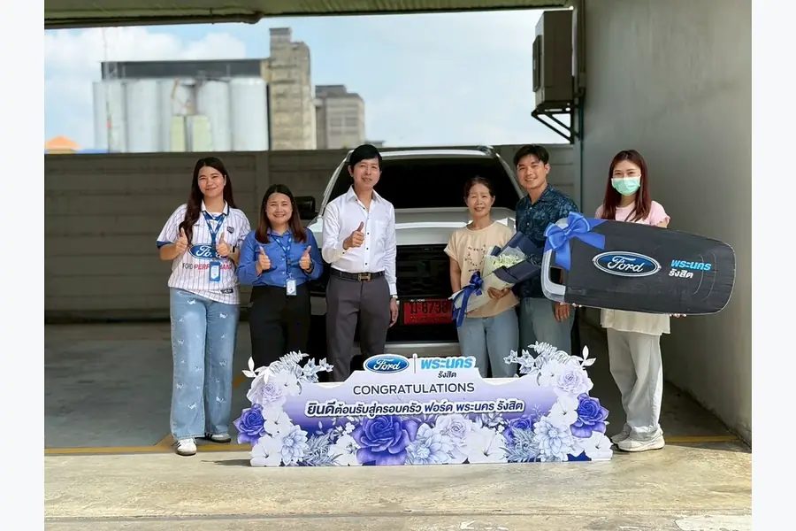 ลูกค้ารับมอบรถ Ford คันใหม่กับคุณซีนและทีมงานฟอร์ดพระนครรังสิต ภาพที่ 6