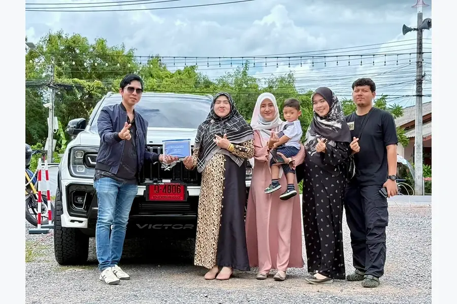 ลูกค้ารับมอบรถ Ford คันใหม่กับคุณซีนและทีมงานฟอร์ดพระนครรังสิต ภาพที่ 8